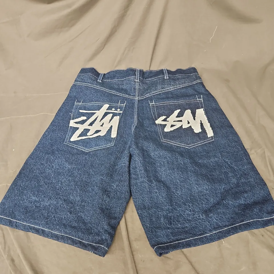 STUSSY CONTRAST STICH EMBROIDERED JEAN SHORTS IN DARK BLUE SIZE L