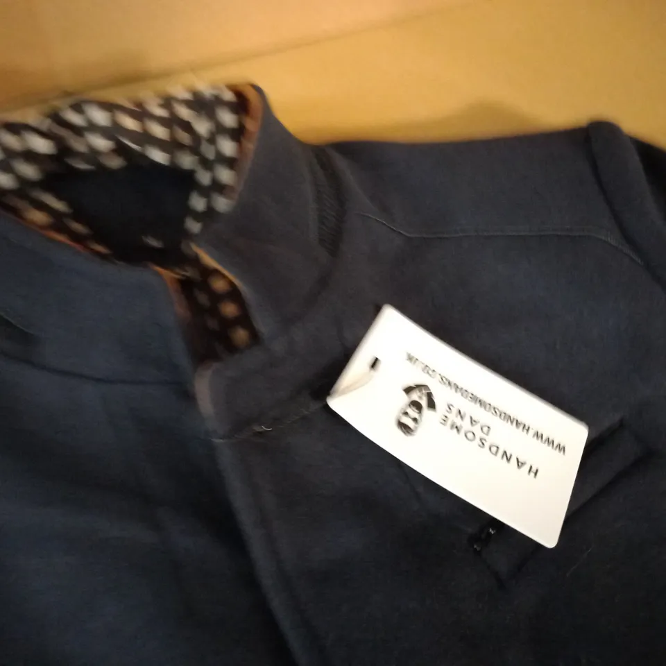 HANDSOME DANS BUTTON UP NAVY COAT - M