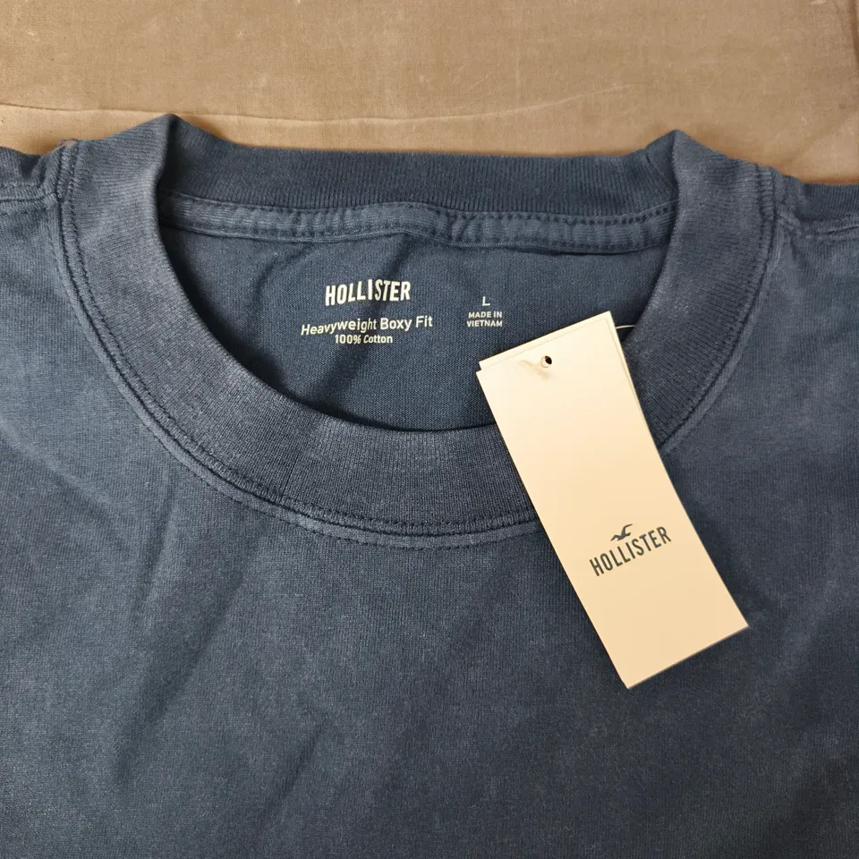 HOLLISTER MEN'S HEAVYWEIGHT BOXY FIT T-SHIRT – NAVY, UK L