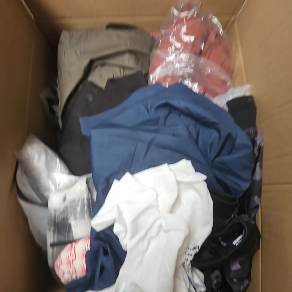 APPROXIMATELY 20 ASSORTED CLOTHING ITEMS IN VARIOUS SIZES, STYLES AND COLOURS