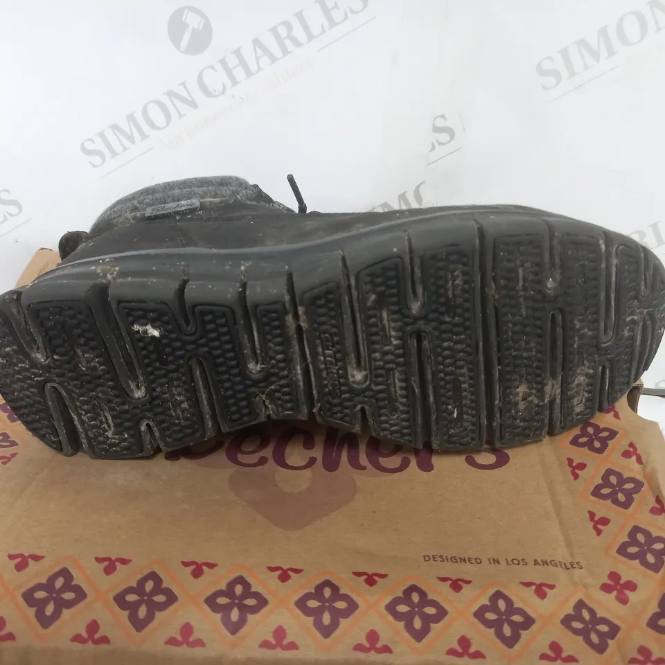 BOXED SKETCHERS WALING BOOTS BLACK SIZE 5.5