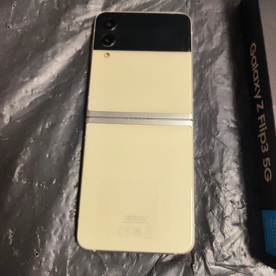 SAMSUNG GALAXY Z FLIP3 5G SMARTPHONE – CREAM