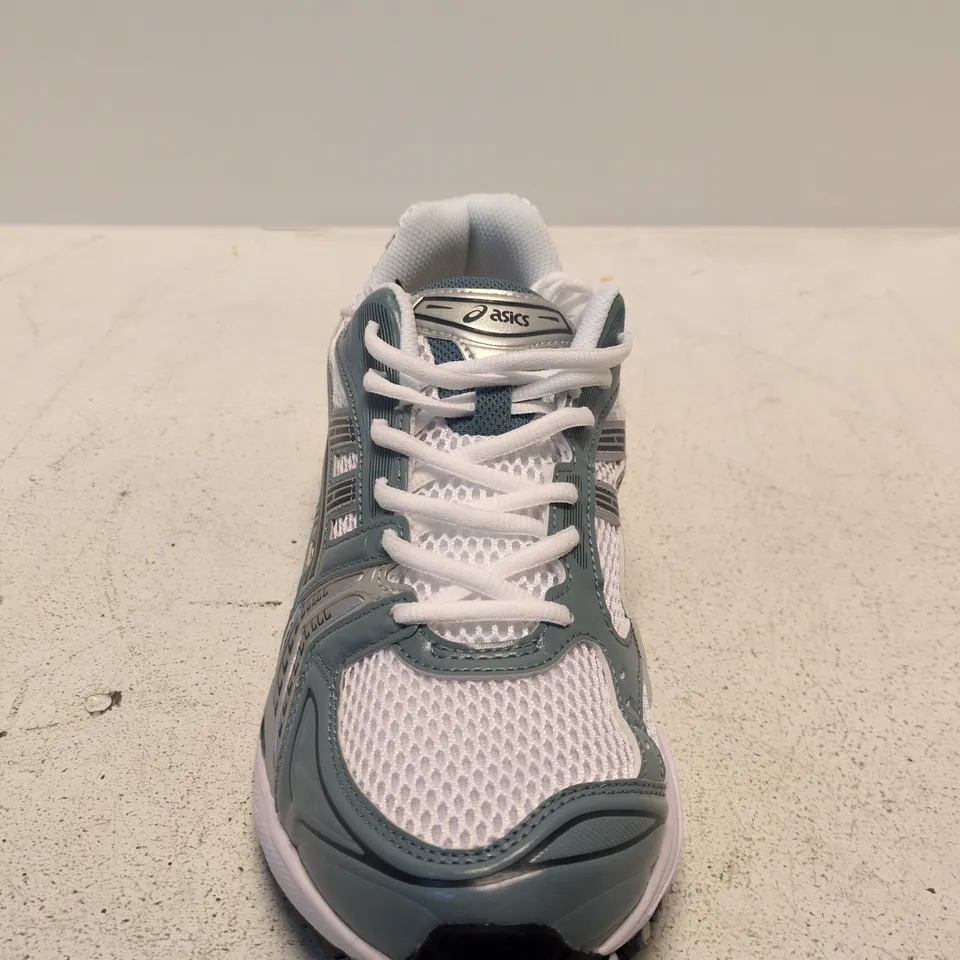 PAIR OF ASICS RUNNING SHOES – UK SIZE 11