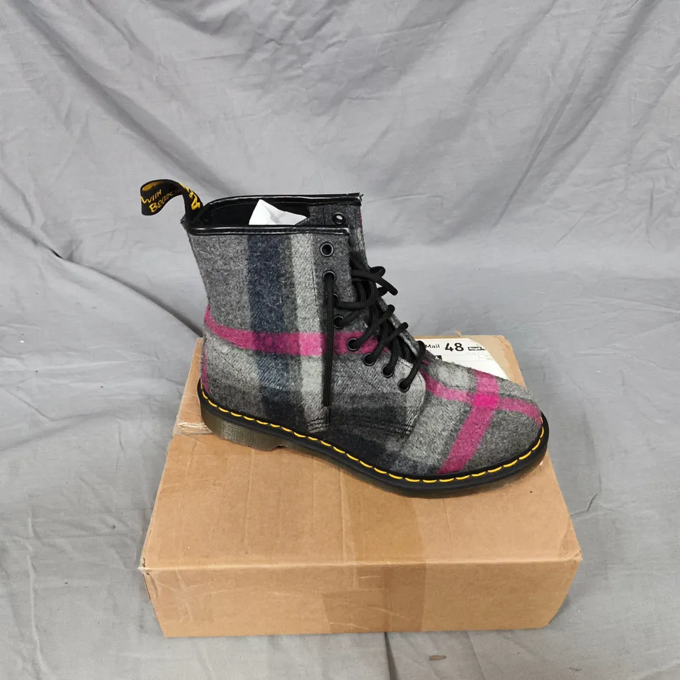 DR. MARTENS 8-EYE WOOL PLAID BOOTS – GREY WITH PINK STRIPES. SIZE 6