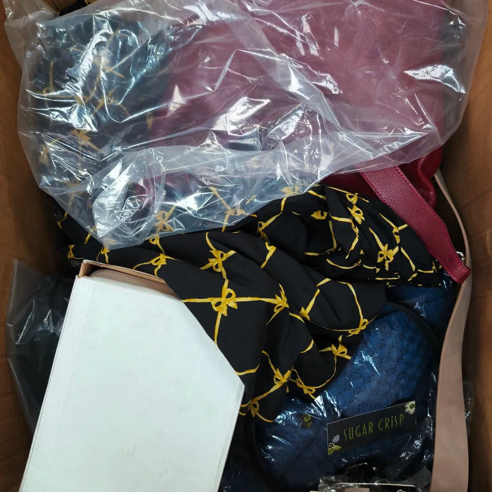 APPROXIMATELY 10 ASSORTED HOUSEHOLD PRODUCTS TO INCLUDE HANDBAG, CLOTHING, HOME DÉCOR ETC 