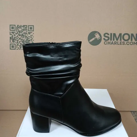 BOXED PAIR OF LOLITA BLACK LEATHER ANKLE BOOT – E. SHOES BY EMMA, UK SIZE 7