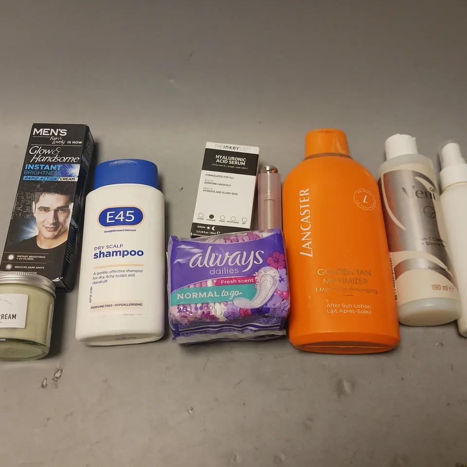 BOX OF APPROXIMATELY 20 COSMETIC ITEMS TO INCLUDE - CONDITIONER, LYNX BOY WASH, HAIR CLIPS AND ACCESSORIES, AND FOOT SOCKS ETC. 