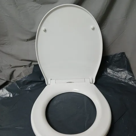 FANMITRK WHITE TOILET SEAT BOXED