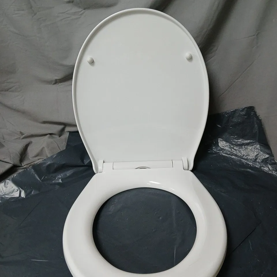 FANMITRK WHITE TOILET SEAT BOXED