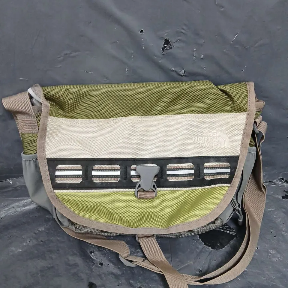 THE NORTH FACE CLIP WALKING BAG 