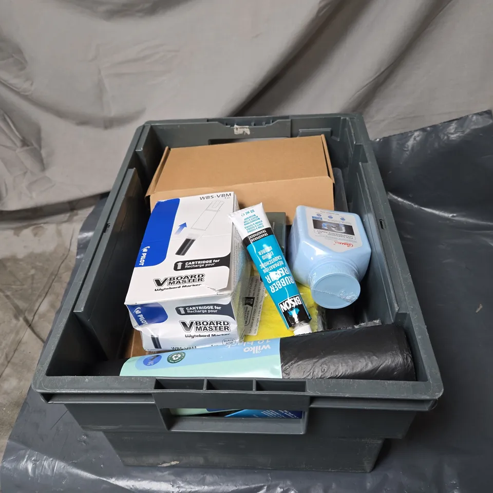 APPROXIMATELY 15 ASSORTED ITEMS TO INCLUDE COOPER TORCH, PIPE DREDGING AGENT, BIN BAGS ETC