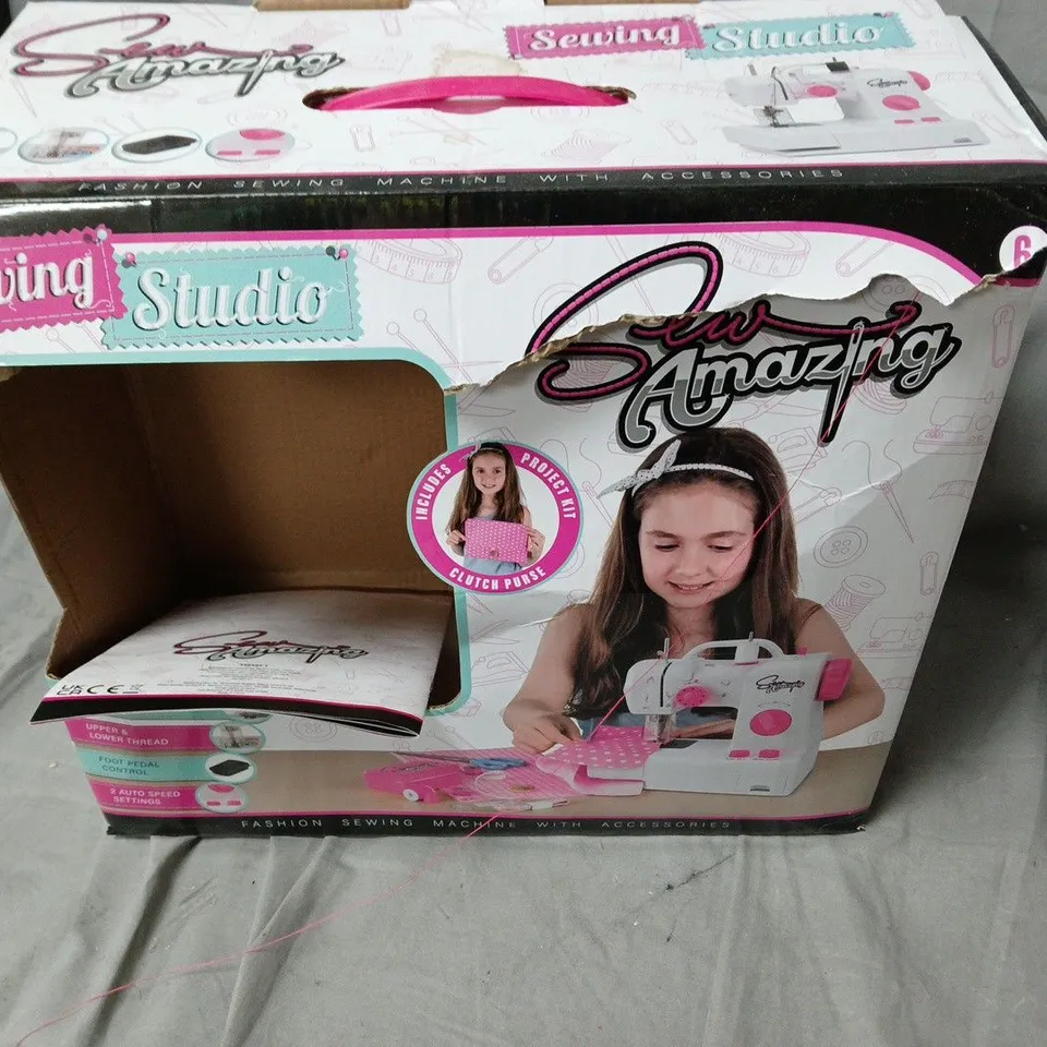 SEWING STUDIO FASHION SEWING MACHINE TOY – WHITE WITH PINK ACCENTS (AGES 6+)
