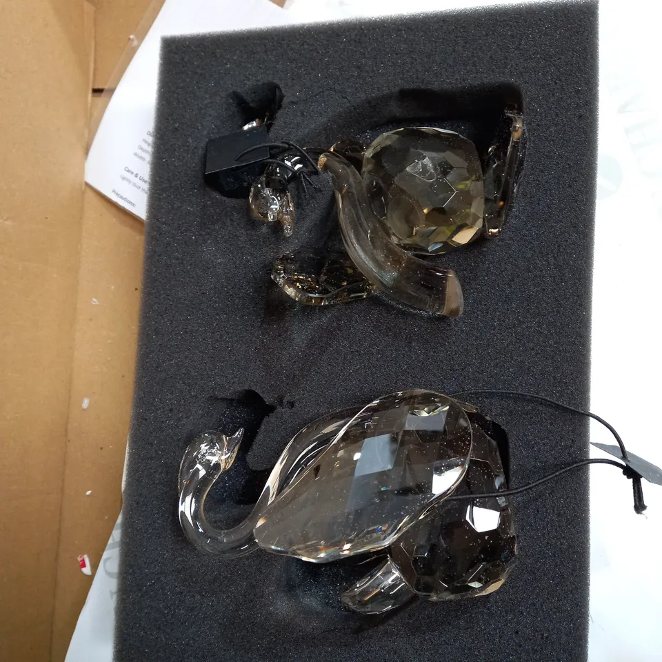 OUTLET JM BY JULIEN MACDONALD 2 CRYSTAL SWANS IN GIFT BOX