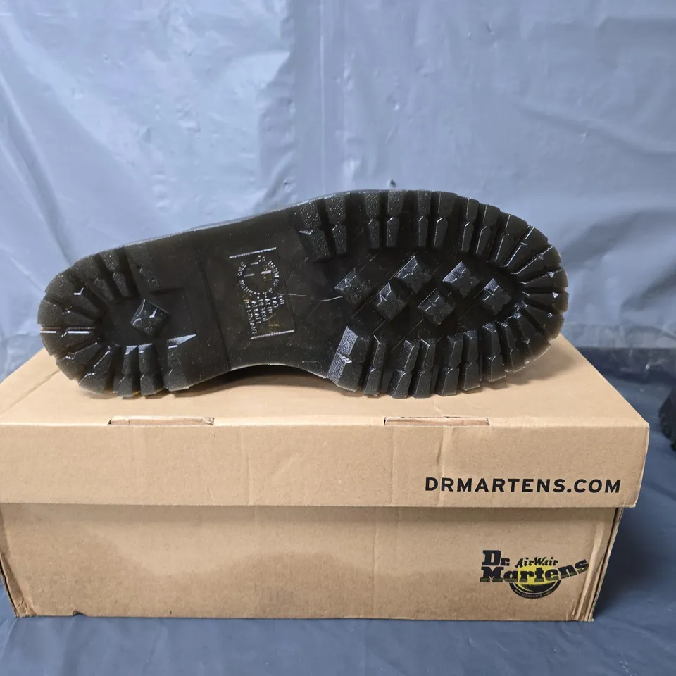 DR MARTENS PLATFORM BOOTS - GREEN CROC - SIZE 5