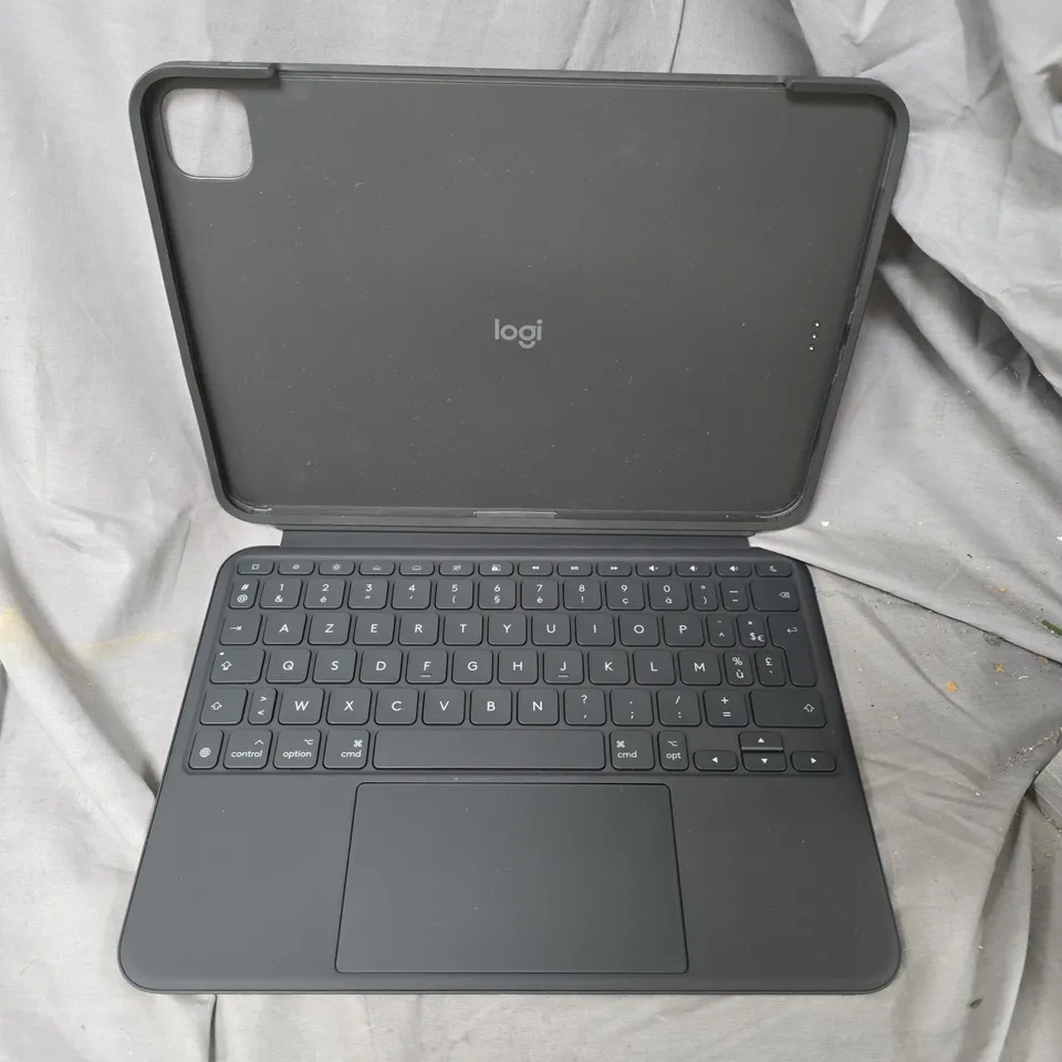 BOXED LOGITECH COMBO TOUCH IPAD CASE (FRENCH LAYOUT)