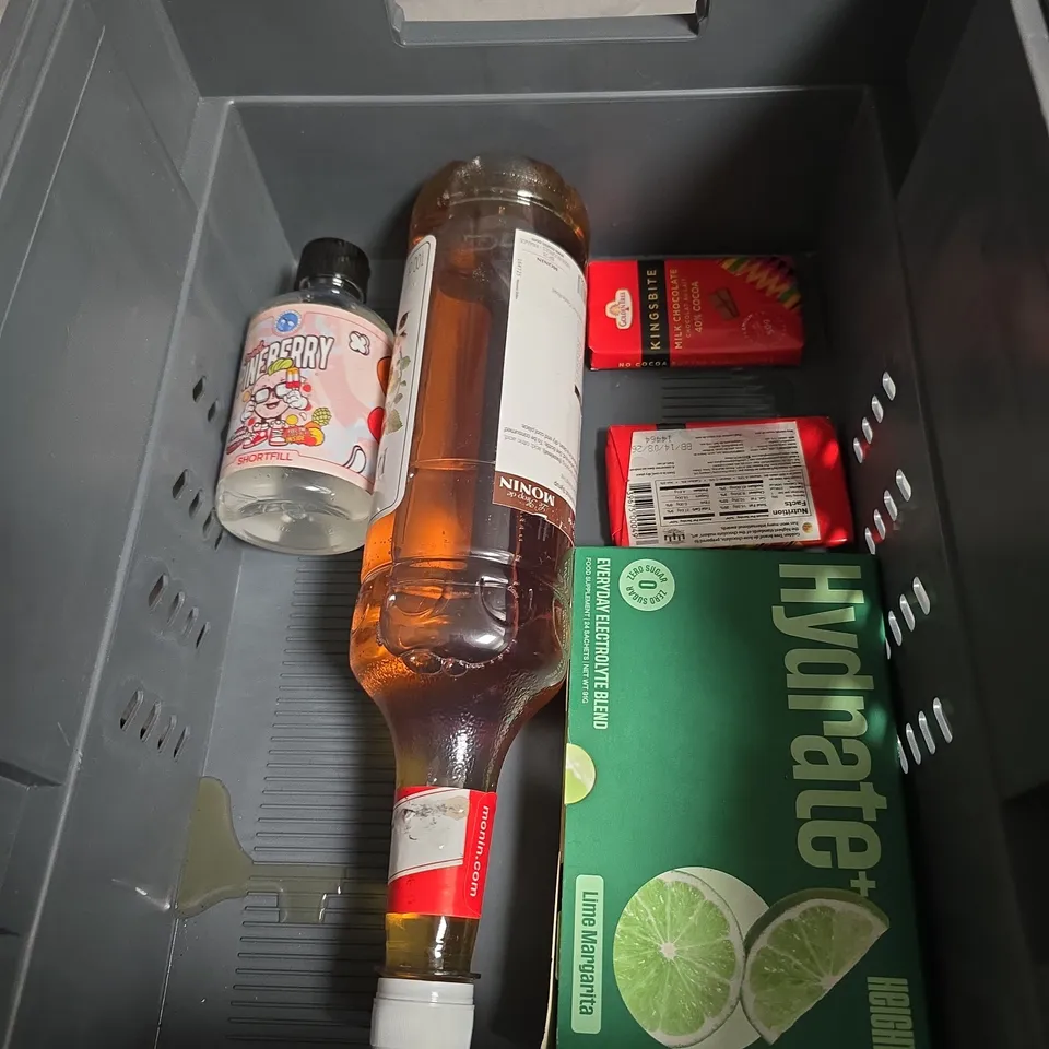 APPROXIMATELY 6 ASSORTED FOOD ITEMS INCLUDING MASONS MEAT JERKY , MYPROTEIN SYRUP AND GNOCCHI BAKE RECIPE KIT