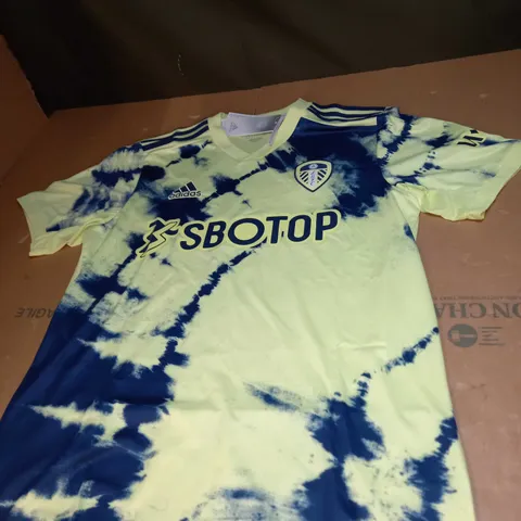 LEEDS UNITED AWAY SHIRT SIZE M