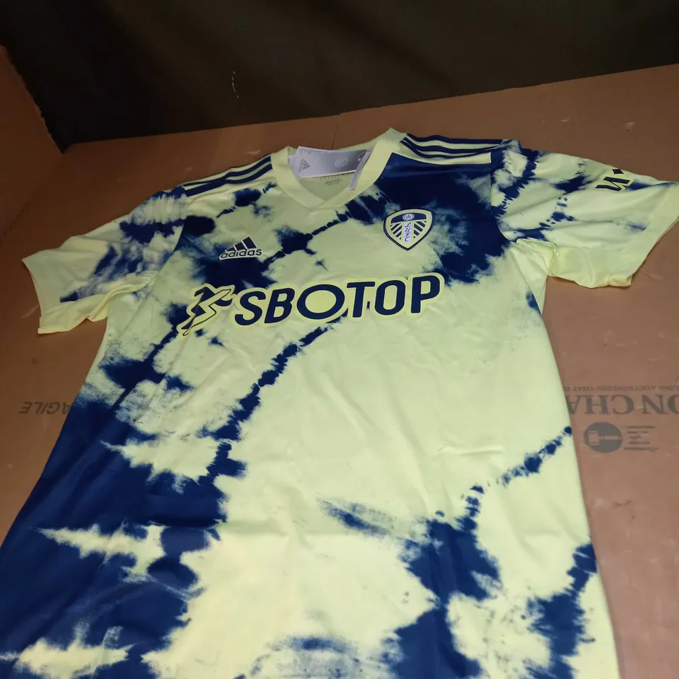 LEEDS UNITED AWAY SHIRT SIZE M