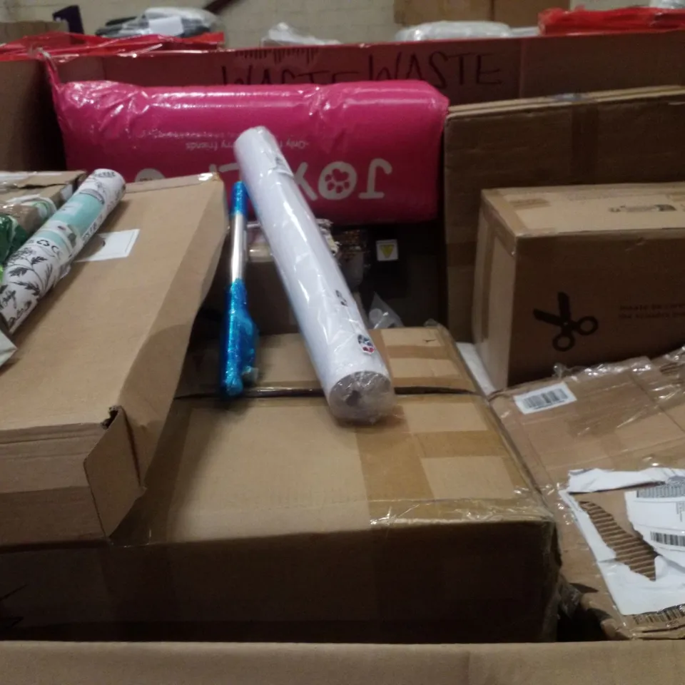 PALLET CONTAINING ASSORTED PRODUCTS INCLUDING PLAY FENCE, DRAGON GRAPHIC ART PRINT, FOLDING STOOL, LED MOON ART LAMP & DIGITAL PICTURE FRAME