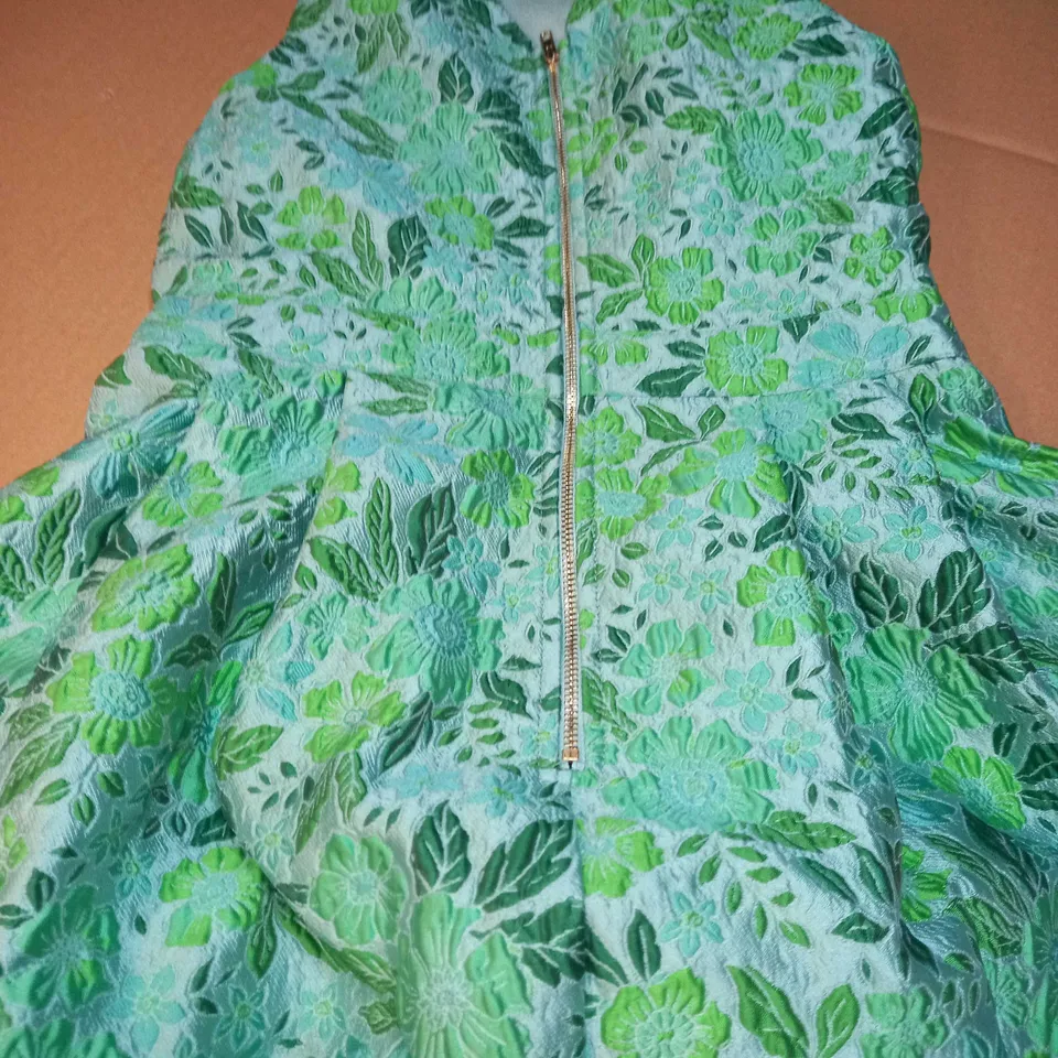 OASIS GREEN FLORAL JACQUAARD SEEVELESS DRESS - SIZE 10