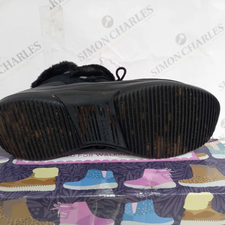 BOXED SKETCHERS GOWALK BOOTS BLACK - SIZE 6