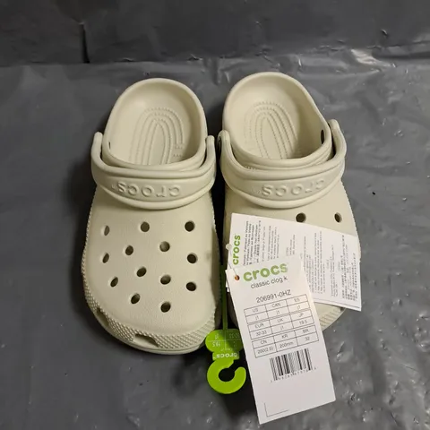 PAIR OF CROCS KIDS CLASSIC CLOGS IN LINEN SIZE J1