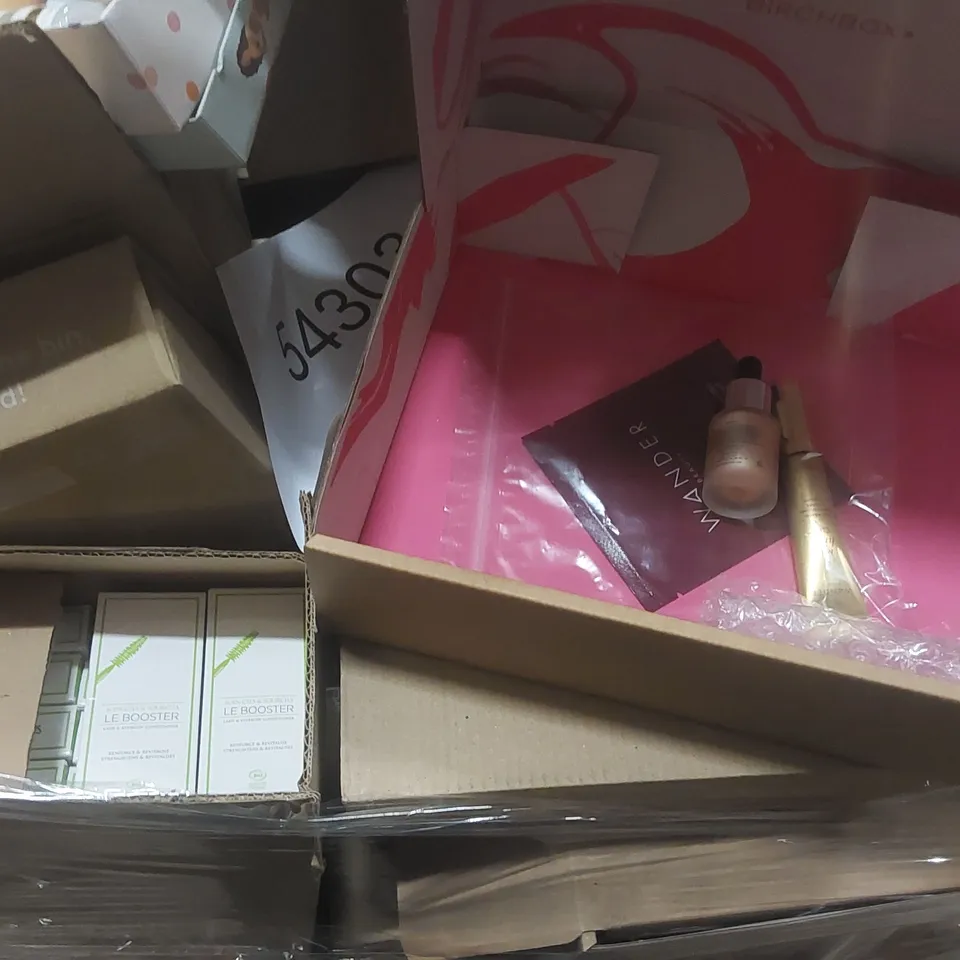 PALLET CONTAINING A VERY LARGE QUANTITY OF ASSORTED BEAUTY PRODUCTS INCLUDING: BIRCHBOX BEAUTY ADVENT CALENDAR, BIRCHBOX BEAUTY SETS, LASH & EYEBROW CONDITIONER ECT