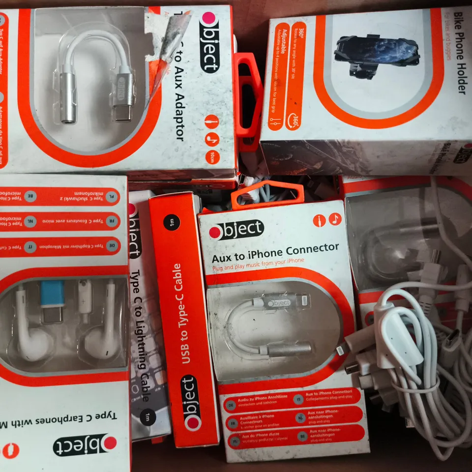 BOX OF APPROXIMATELY 15 ASSORTED HOUSEHOLD ITEMS TO INCLUDE USB TO MICRO CABLE, MULTI-PURPOSE PHONE HOLDER, ETC