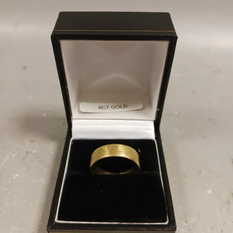 DESIGNER MARKED GOLD RING 
