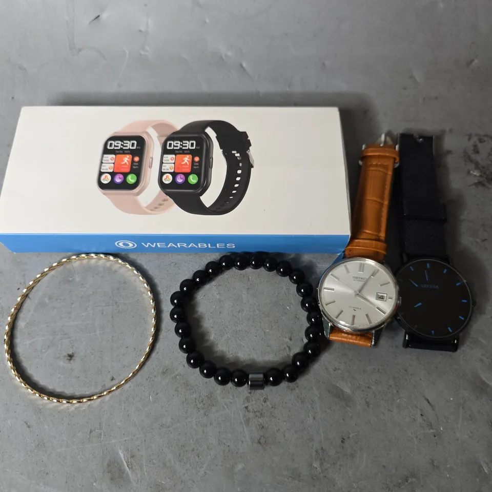 APPROXIMATELY 12 ASSORTED JEWELLERY ITEMS TO INCLUDE - SEIKO CLASSIC WATCH , BRACELET , SMART WATCH ETC