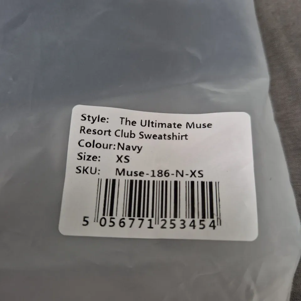 ODDMUSE LONDON THE ULTIMATE MUSE RESORT CLUB SWEATSHIRT – NAVY, XS