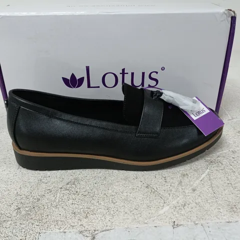 BOXED PAIR OF LOTUS YORK SHOES IN BLACK - UK 6