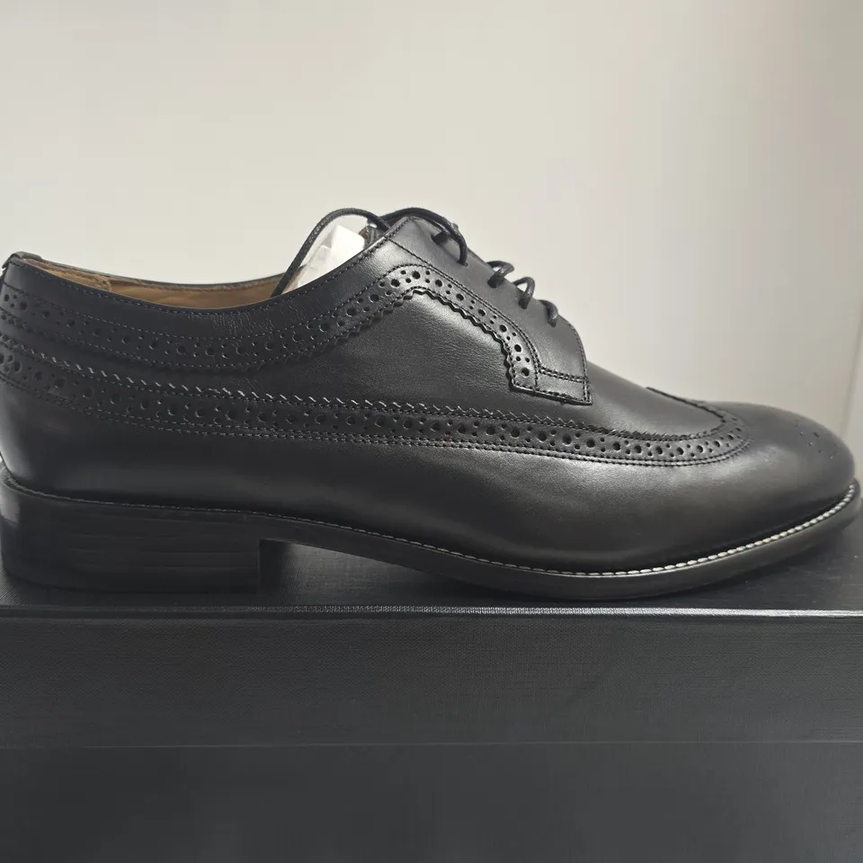 BOXED PAIR OF COLLINS BLACK LEATHER WINGTIP DRESS SHOES – UK 10 (MEN'S)
