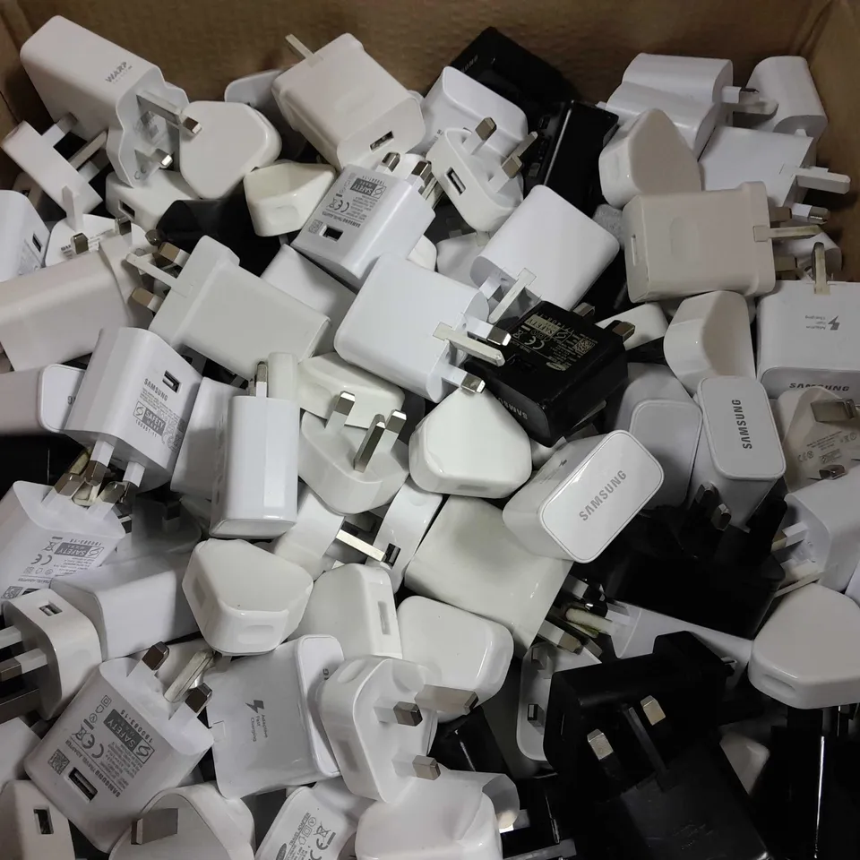 APPROXIMATELY 200 USB TRAVEL ADAPTER PLUGS TO INCLUDE APPLE, SAMSUNG, ONEPLUS, ETC