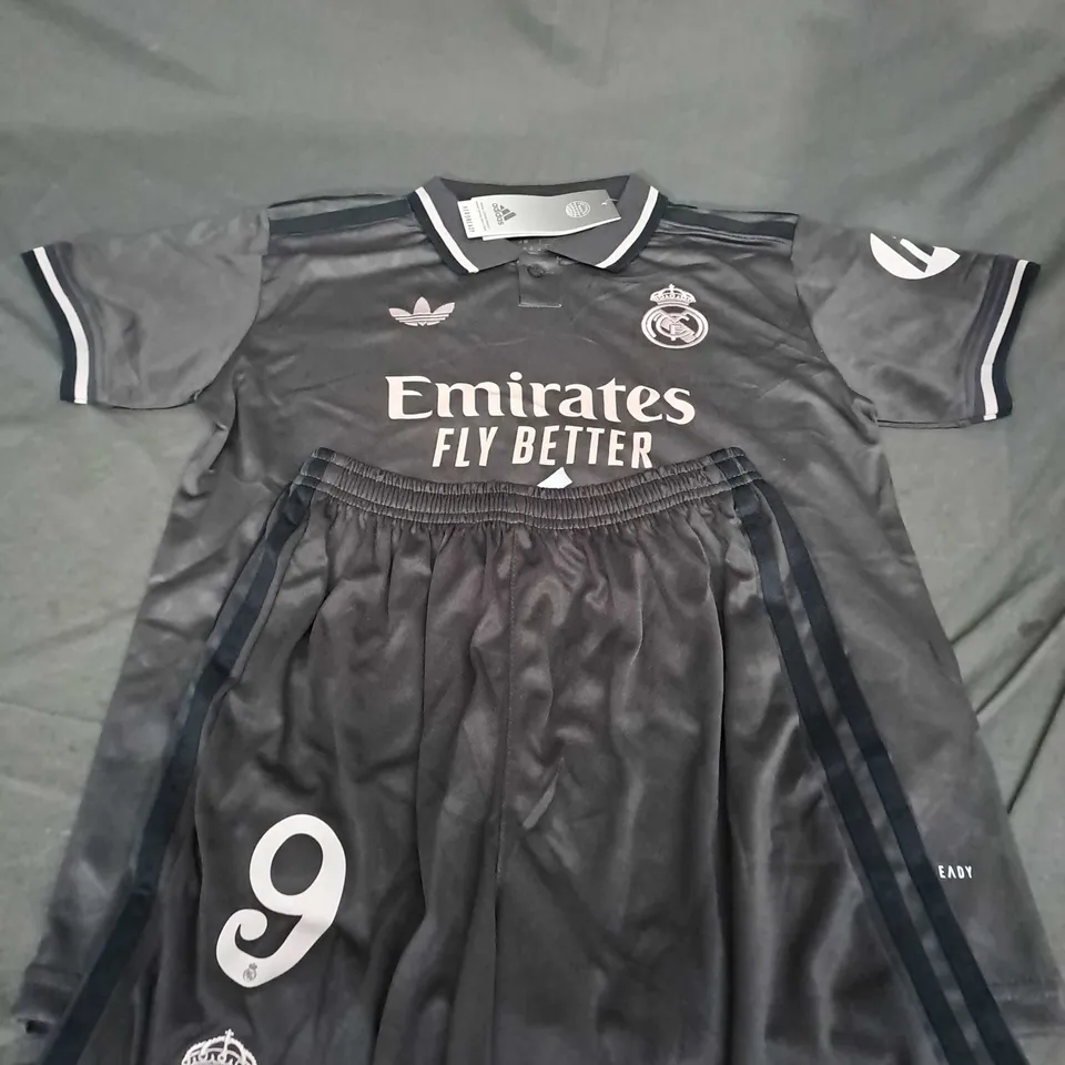 REAL MADRID FC AWAY SHIRT WITH MPABBE 9 SIZE 28