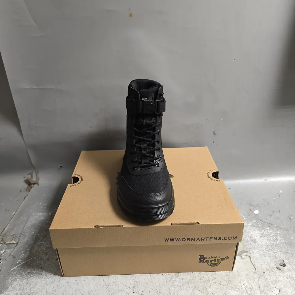 BOXED PAIR OF DR MARTENS COMBS TECH BOOTS IN BLACK - UK 6.5