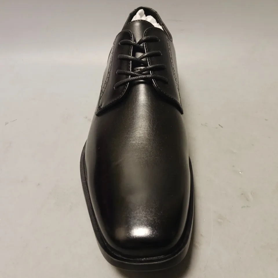 BOXED PAIR OF CUSOLEMORE LACE UP SHOES IN BLACK SIZE 10