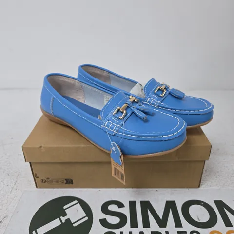 JO & JOE WIDE FIT AZURE BLUE LEATHER LOAFERS – UK 7