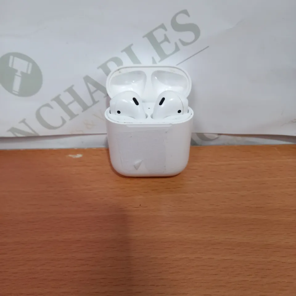 APPLE AIRPODS