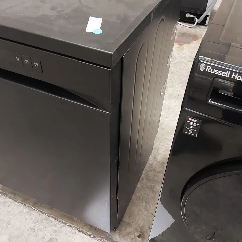HISENSE HS622E90BUK FREESTANDING STANDARD DISHWASHER 85CM HIGH - E RATED, BLACK, 24 X 23 X 33 INCHES (L X W X H) [ENERGY CLASS E]