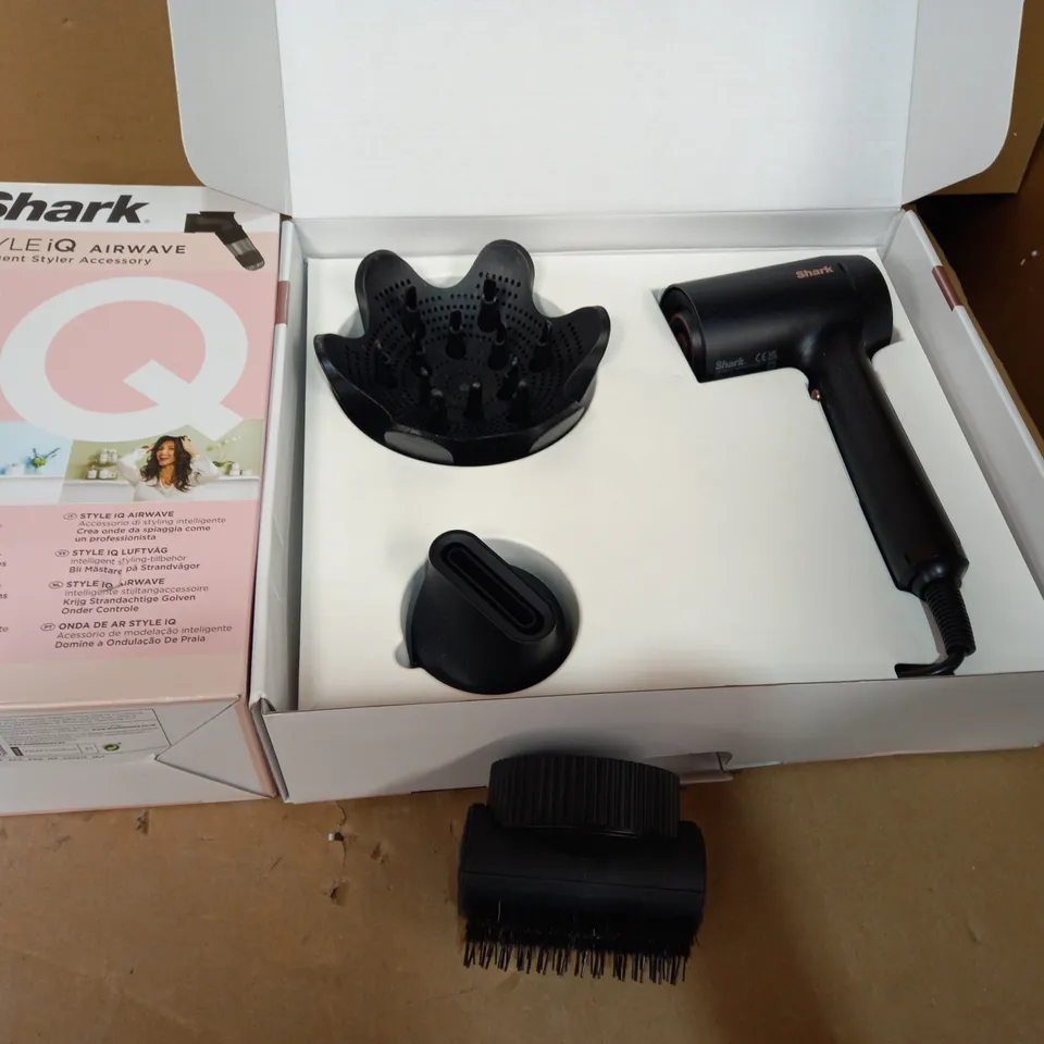 SHARK STYLE IQ IONIC HAIR DRYER & STYLER W/ ACCESSORIES HD110UKQ