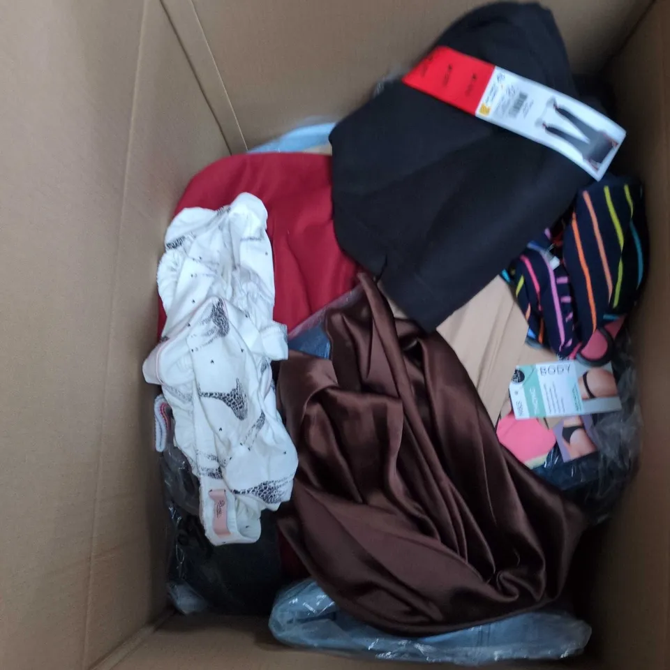 BOX OF APPROXIMATELY 25 ASSORTED CLOTHING ITEMS TO INCLUDE: CROP JUMPER AND HEATED GILLET