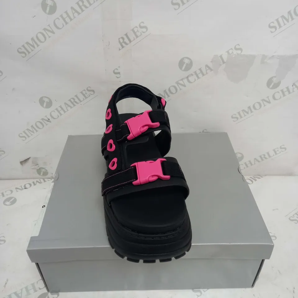 BOXED PAIR OF KOI FOOTWEAR FAKE FEELINGS CHUNKY SANDALS IN BLACK/PINK- SIZE 4