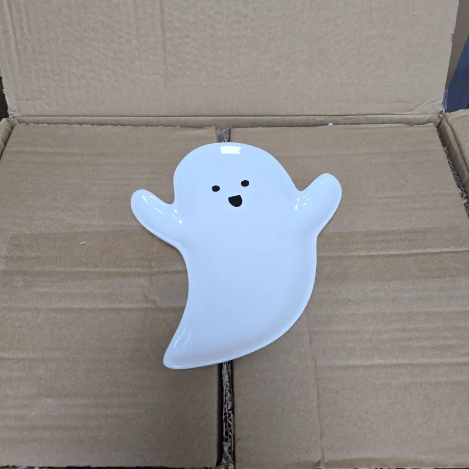 BOX OF APPROXIMATELY 24 GISELA GRAHAM SMALL GHOST SHAPED PLATES