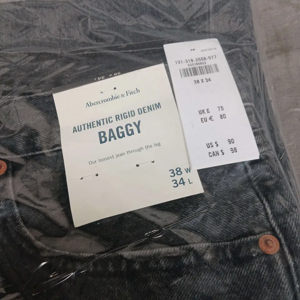 BAGGED ABERCROMBIE AND FITCH BAGGY JEANS - SIZE W38 L34
