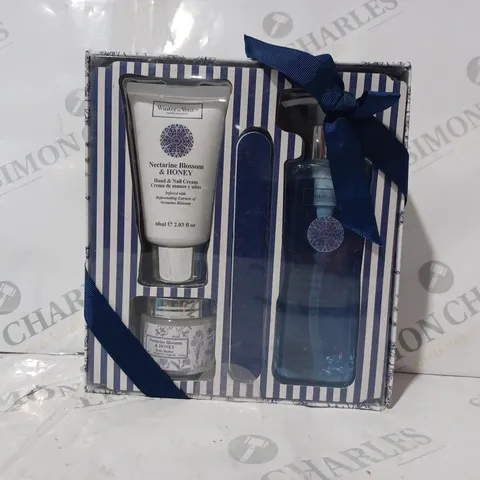 BOXED WINTER IN VENICE BODY BUTTER, HAND & NAIL CREAM, AND SHOWER GEL GIFT SET