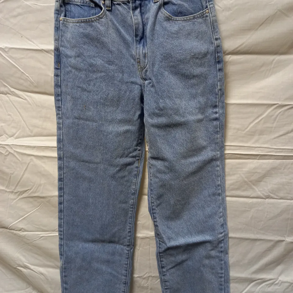 BOX OF APPROX 16 BRAND NEW COTTON:ON BAGGY STRAIGHT JEANS - FLYNN BLUE SIZE AUS 6
