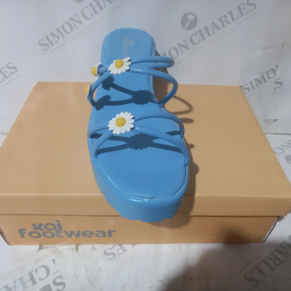 BRAND NEW BOXED PAIR OF KOI VEGAN LEATHER BLOOMING DAISY OASIS STRAPPY SLIDERS IN BLUE UK SIZE 10