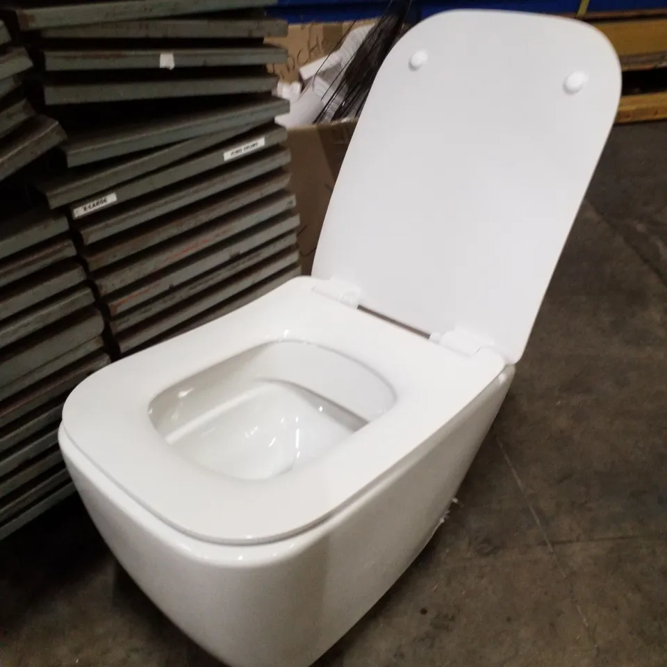 BRAND NEW TOILET PAN WITH SEAT