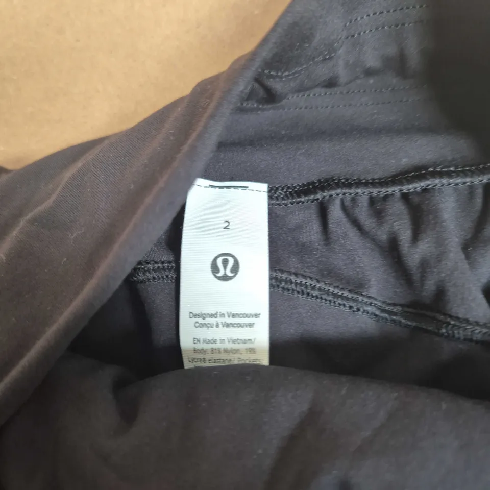 LULULEMON GROOVE MID-RISE RELAXED BERMUDA SHORT – BLACK, UK 6 (US 2)